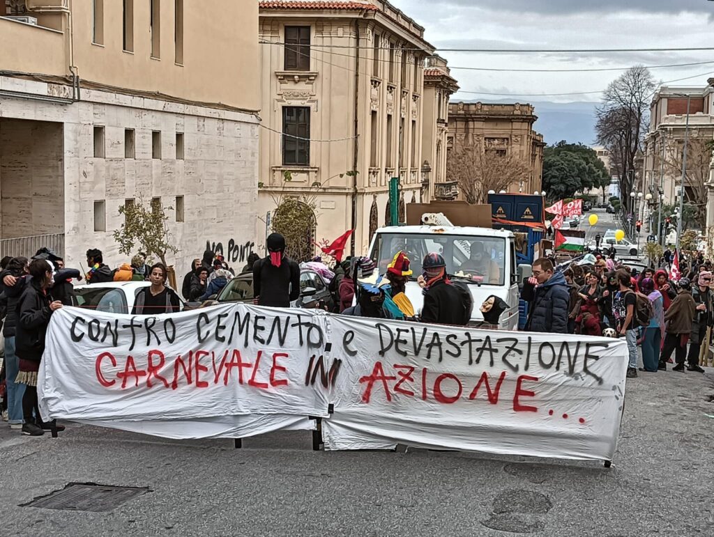 corteo no ponte a messina per carnevale