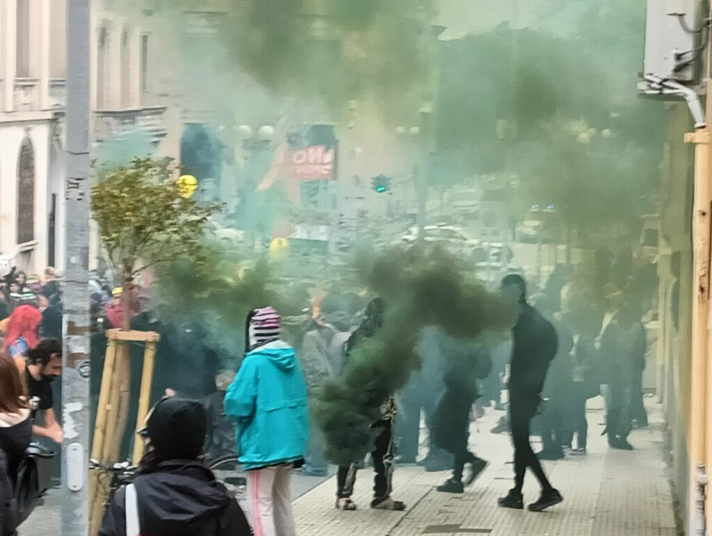 corteo no ponte a messina per carnevale