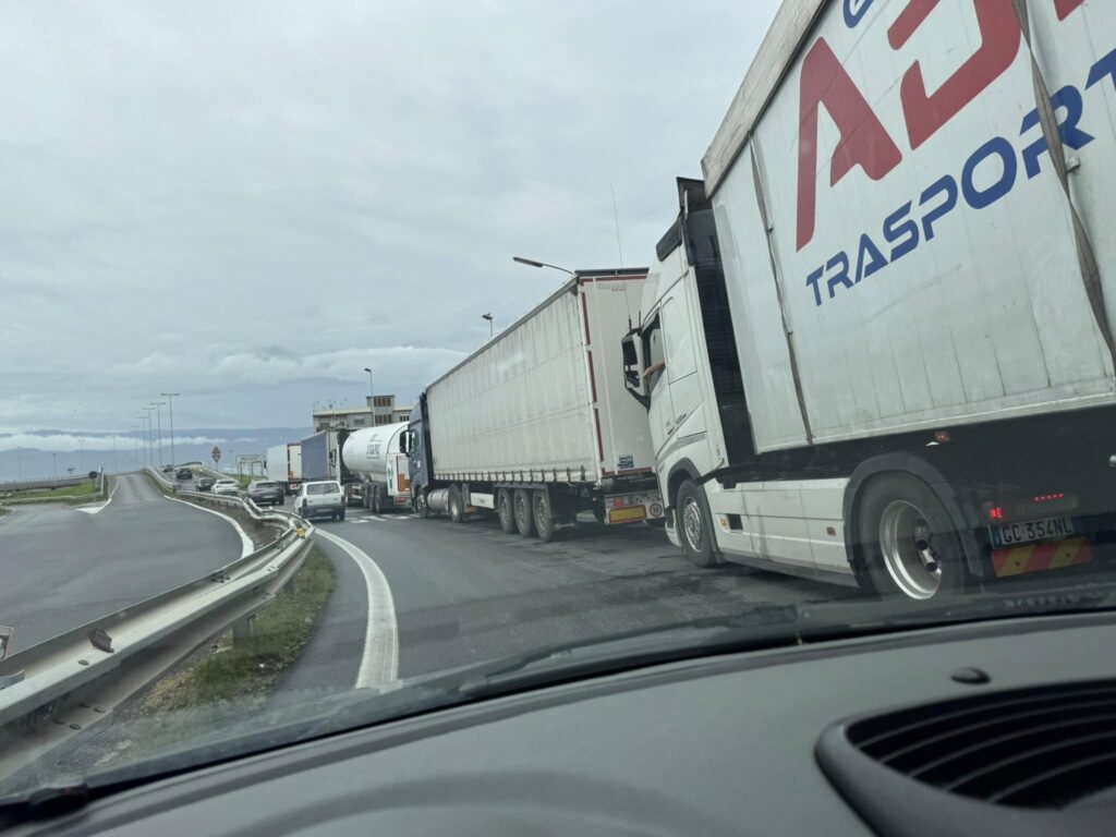 fila per i traghetti per Villa San Giovanni