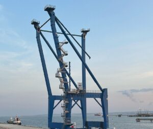 gru nel porto di Augusta 2
