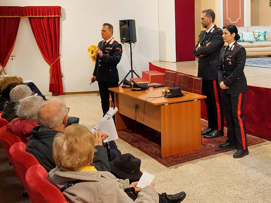 incontro carabinieri anziani truffe