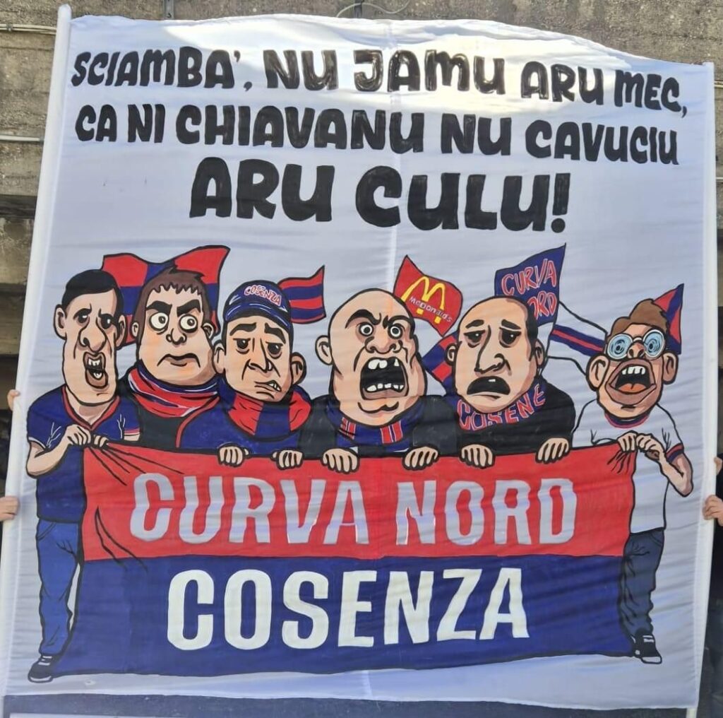 striscioni cosenza sfottò
