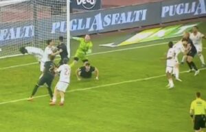 Bari-Palermo gol annullato a Pohjanpalo