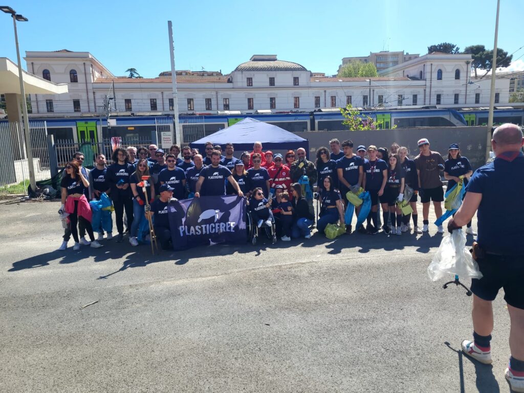 Caltanissetta rimossi rifiuti plastic free