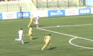 Contatto fallo rigore Siracusa-Scafatese