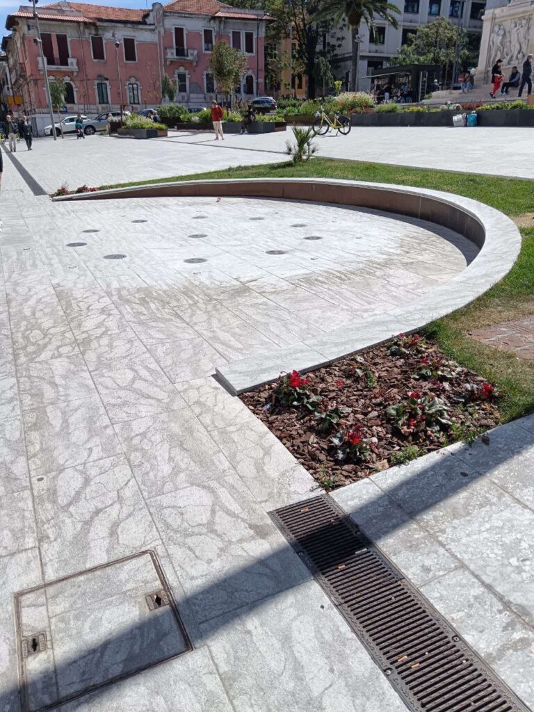 Degrado Piazza De Nava Reggio Calabria