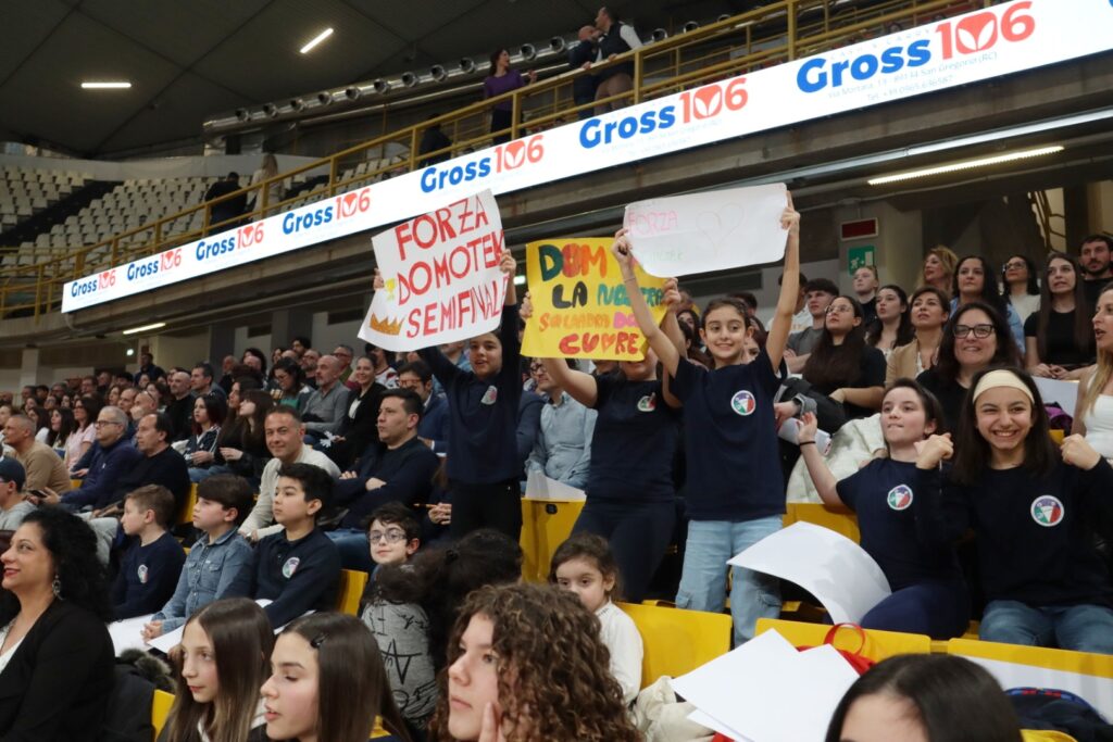 Tifosi scuole Domotek Volley-Acqui Terme