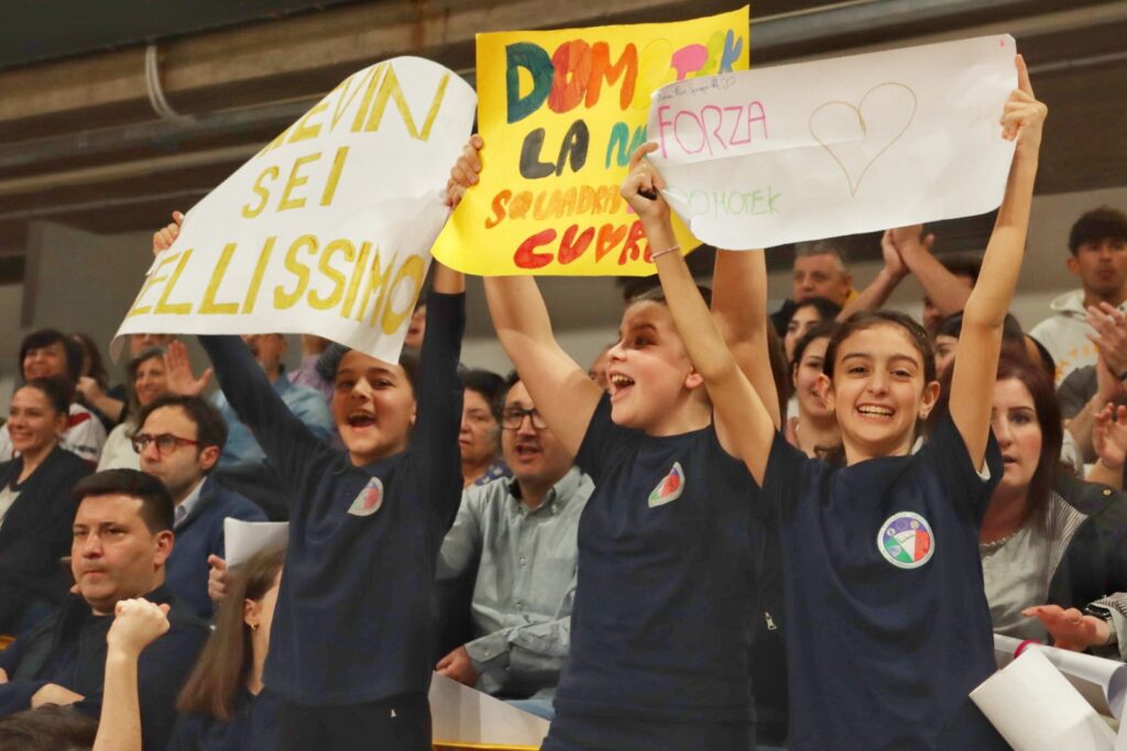 Tifosi scuole Domotek Volley-Acqui Terme