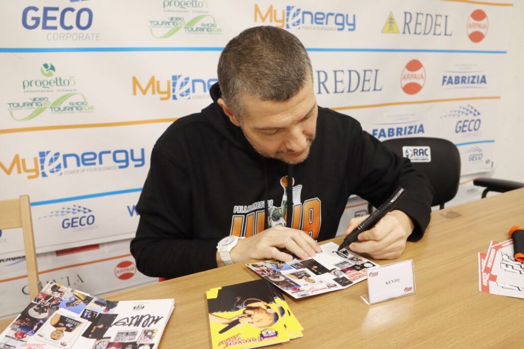 Francesco Kento figurina solidale