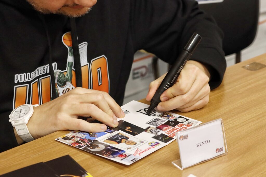 Francesco Kento figurina solidale