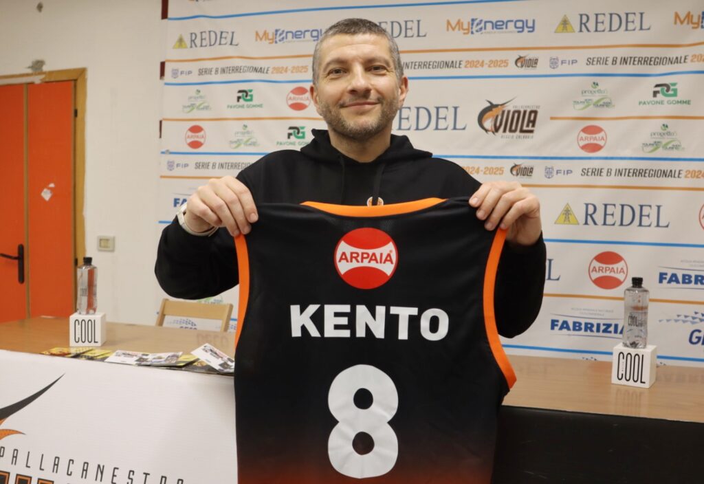 Francesco Kento figurina solidale