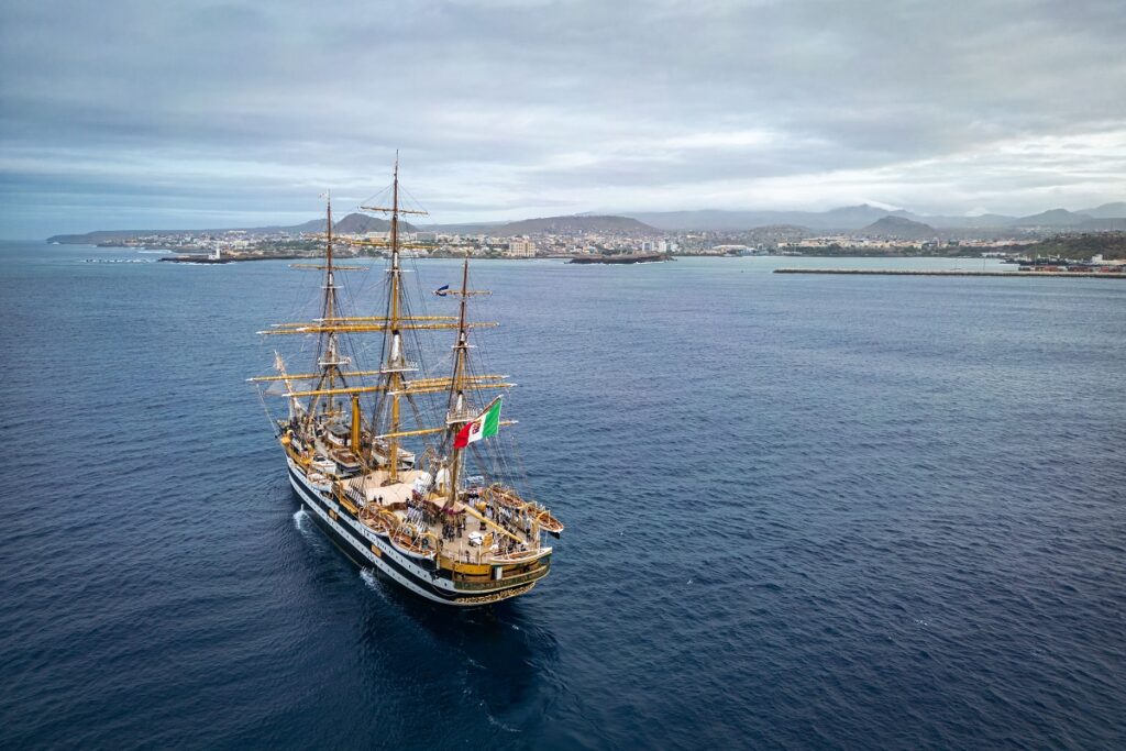 Nave Amerigo Vespucci