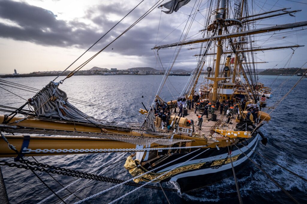 Nave Amerigo Vespucci