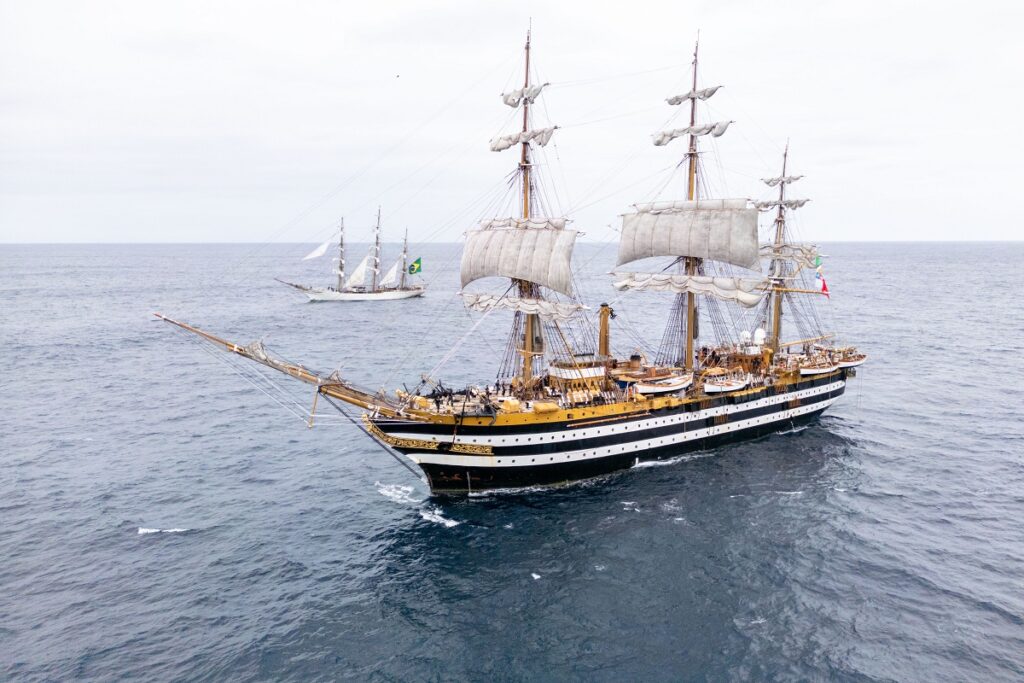 Nave Amerigo Vespucci