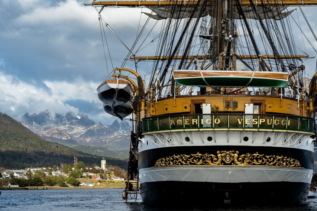 Nave Amerigo Vespucci