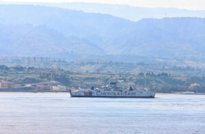 Nave Stretto Messina