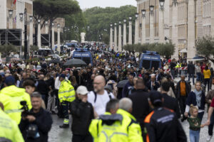 San-Pietro-omaggio-a-Papa-Francesco