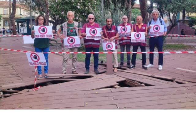 Striscioni di protesta del quartiere santa caterina
