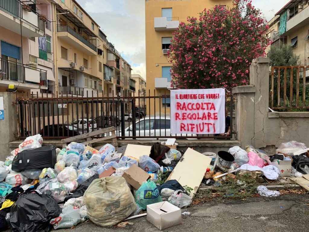 Striscioni di protesta del quartiere santa caterina