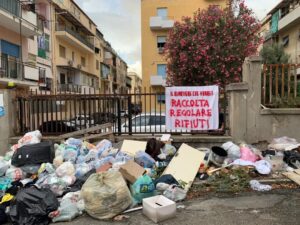 Striscioni di protesta del quartiere santa caterina
