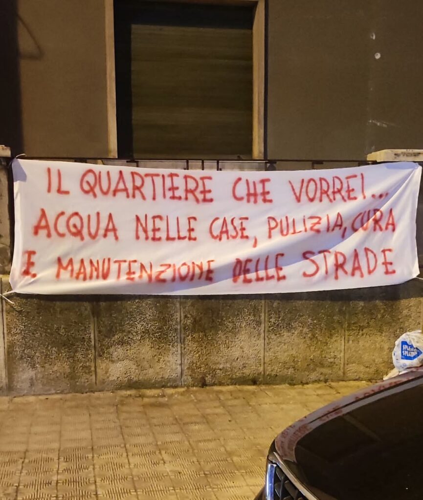 Striscioni di protesta del quartiere santa caterina