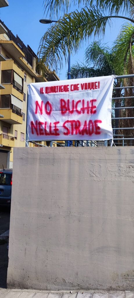 Striscioni di protesta del quartiere santa caterina