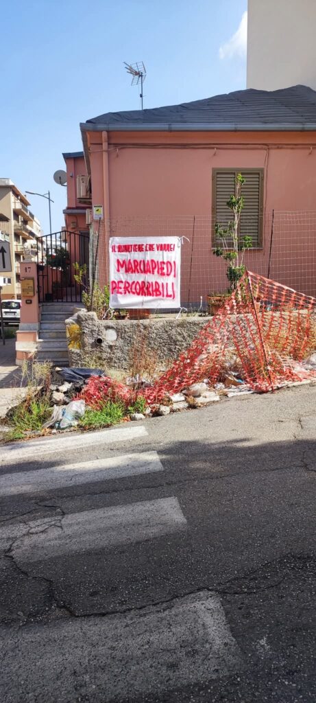 Striscioni di protesta del quartiere santa caterina