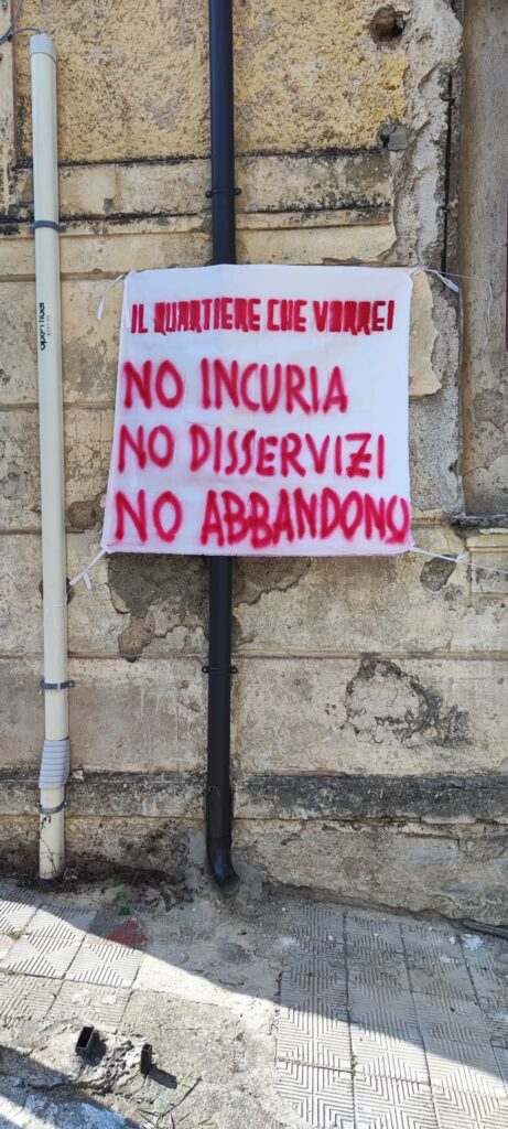 Striscioni di protesta del quartiere santa caterina