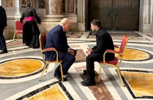 Trump e Zelensky dentro San Pietro (1)