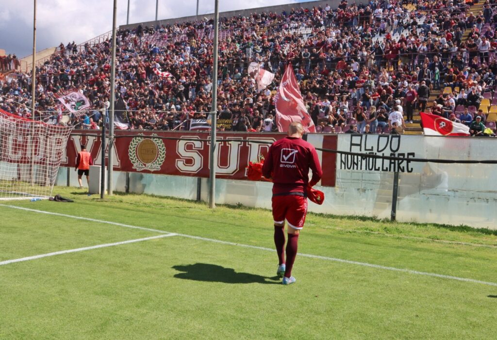 deposizione fiori di Barillà. prima di Reggina-Castrumfavara, in onore di Michele Punturieri