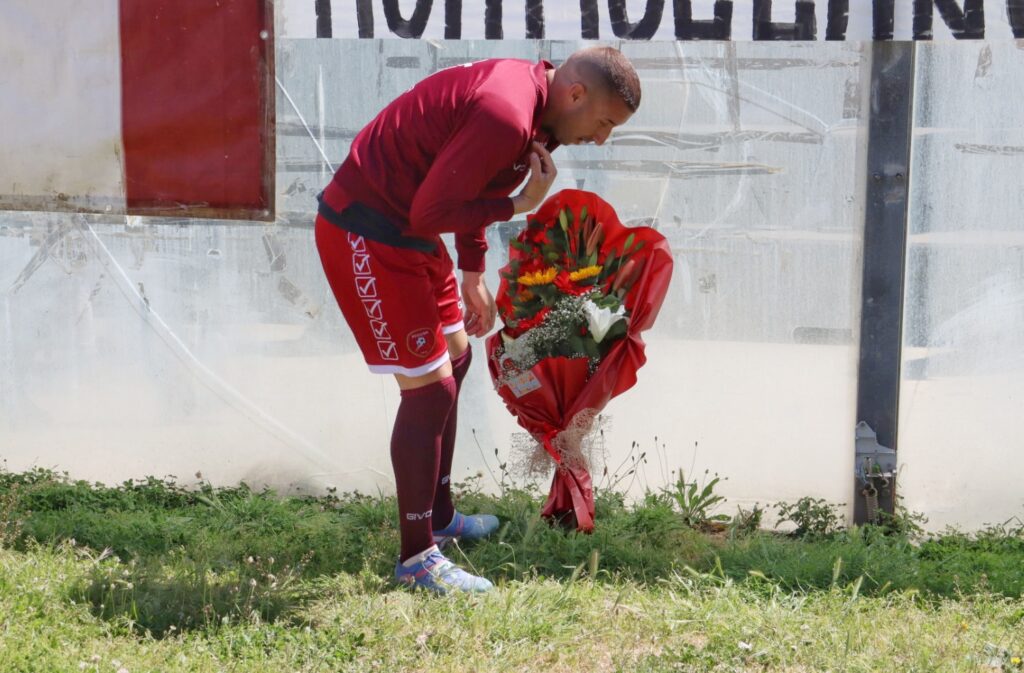 deposizione fiori di Barillà. prima di Reggina-Castrumfavara, in onore di Michele Punturieri