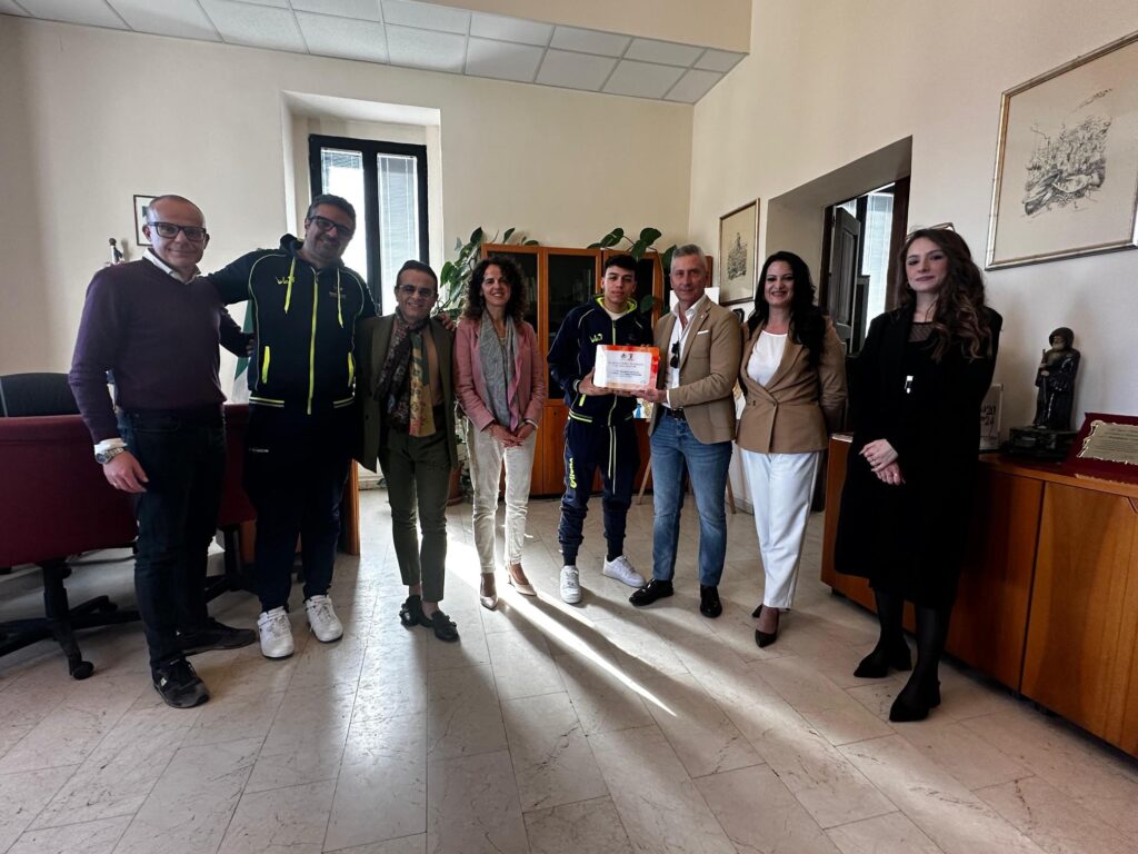 il sindaco di taurianova premia giovani del volley