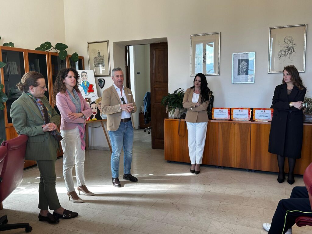 il sindaco di taurianova premia giovani del volley