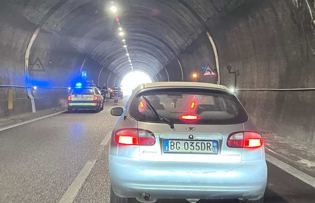 incidente galleria spirito santo polizia stradale