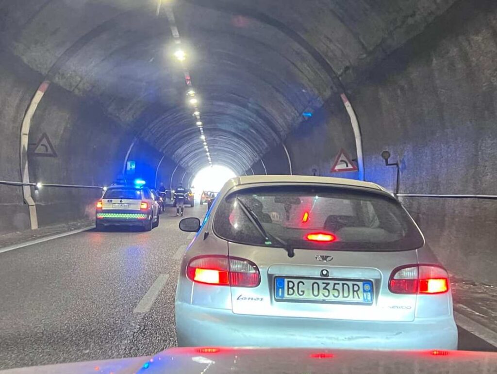 incidente galleria spirito santo polizia stradale