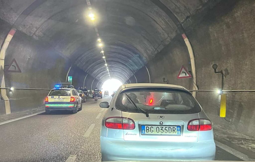 incidente galleria spirito santo polizia stradale