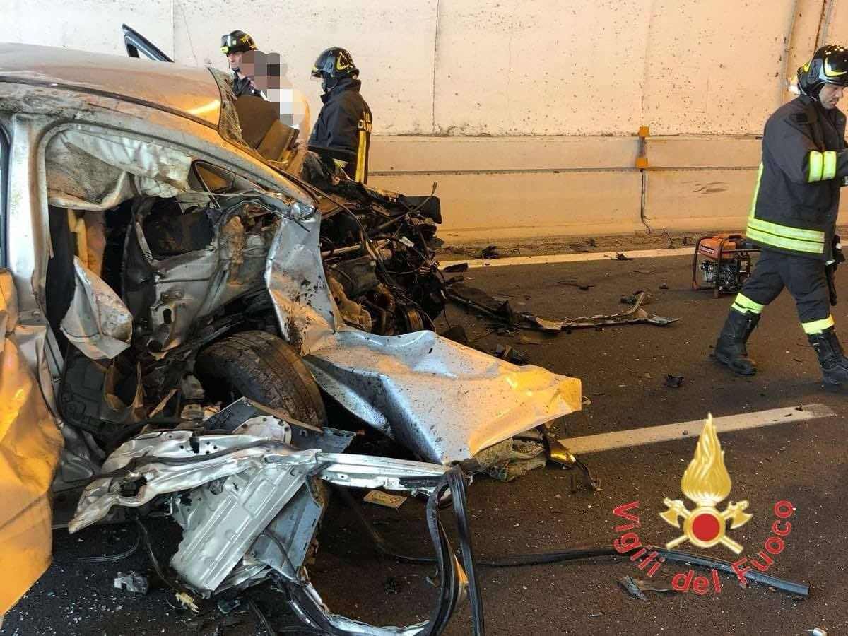 Reggio Calabria, terribile incidente stradale sulla SS106, un morto