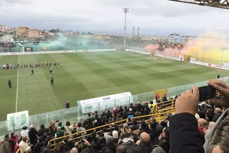 scontri tra tifosi sambiase