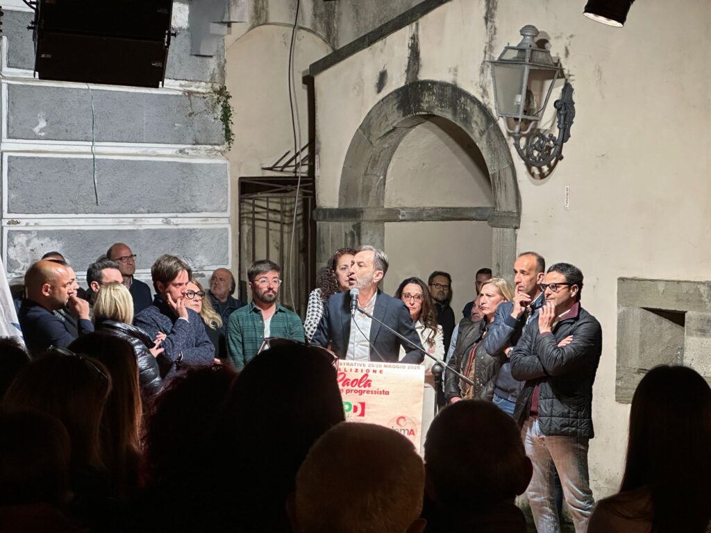 uscita pubblica graziano di natale piazza del popolo paola
