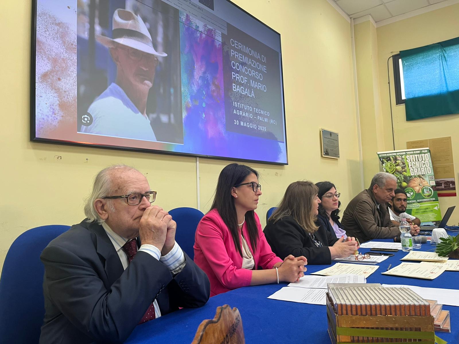 All’“Einaudi-Alvaro” di Palmi premiazione del concorso letterario-artistico dedicato al prof. Mario Bagalà