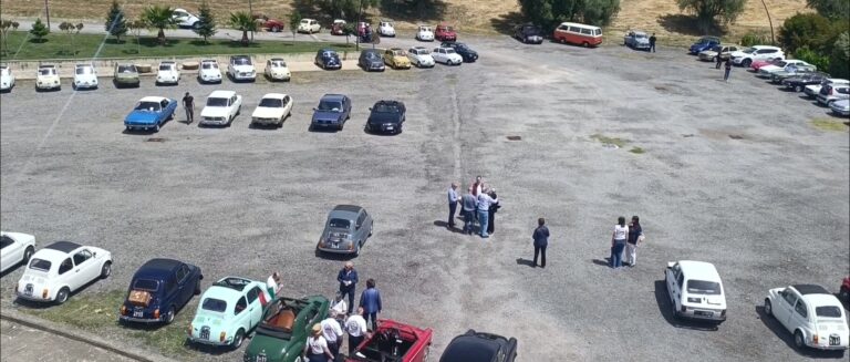 Raduno delle Fiat 500 a Paravati: una giornata di passione per le auto d’epoca al Santuario di Natuzza | VIDEO