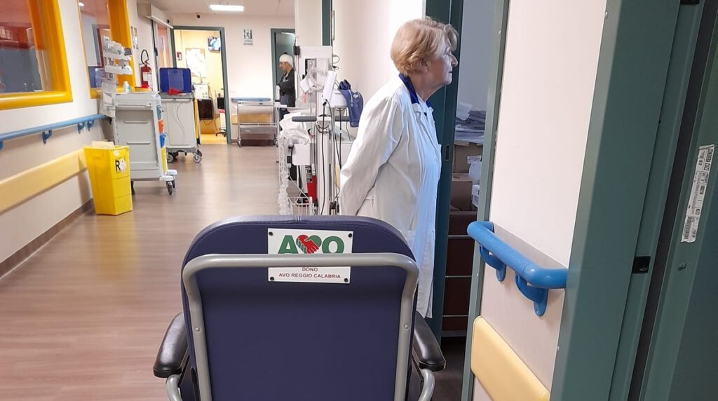 Dono Sedia Rotelle Avo Reggio Neurochirurgia Gom