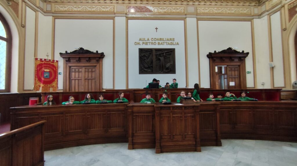 I bambini della scuola Il grillo parlante di Cosenza in visita a Palazzo San Giorgio