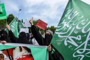 Inneggiavano alla jihad
