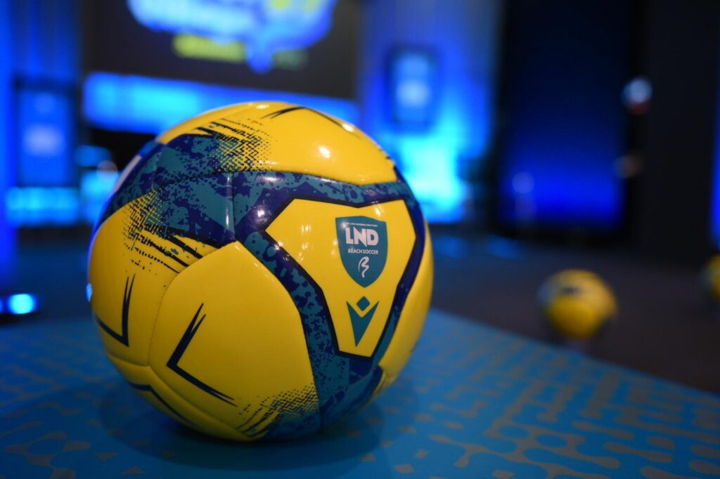 Pallone-Macron-Beach-Soccer