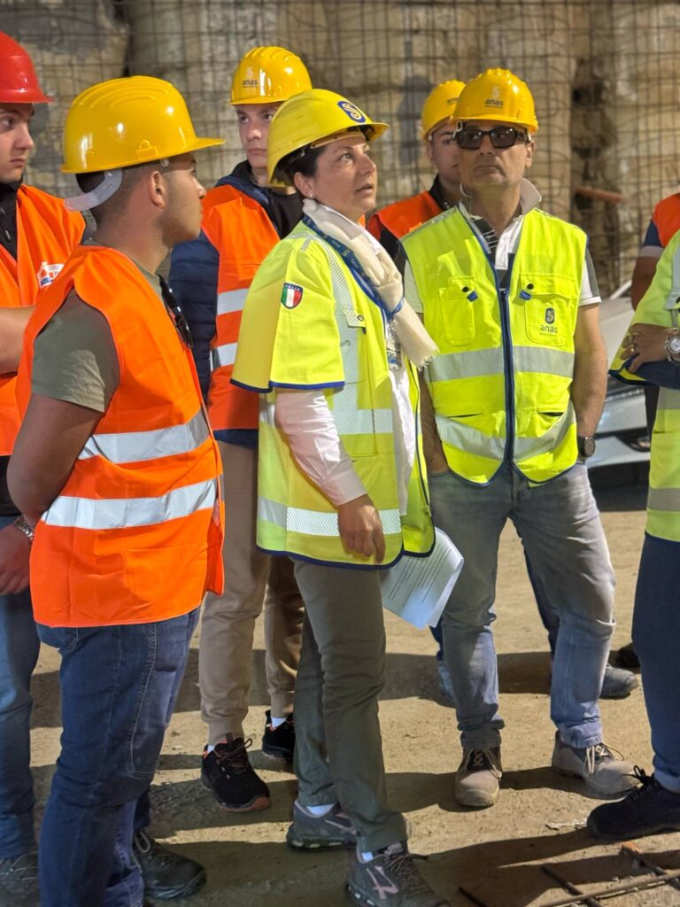 Tecnici Anas e studenti in visita al cantiere