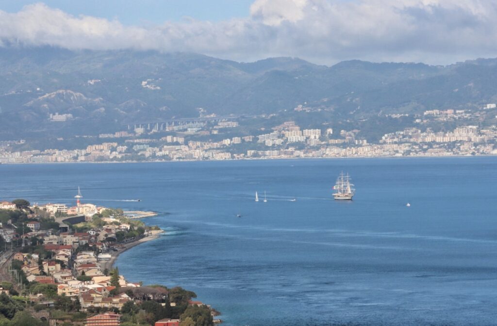 amerigo vespucci saluta lo stretto
