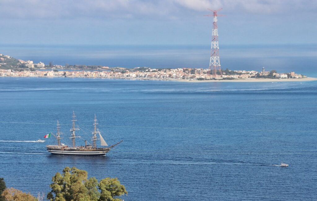 amerigo vespucci saluta lo stretto