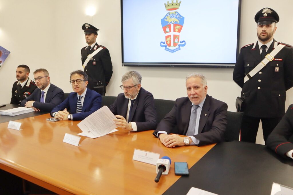 arresti carabinieri blitz cosca labate