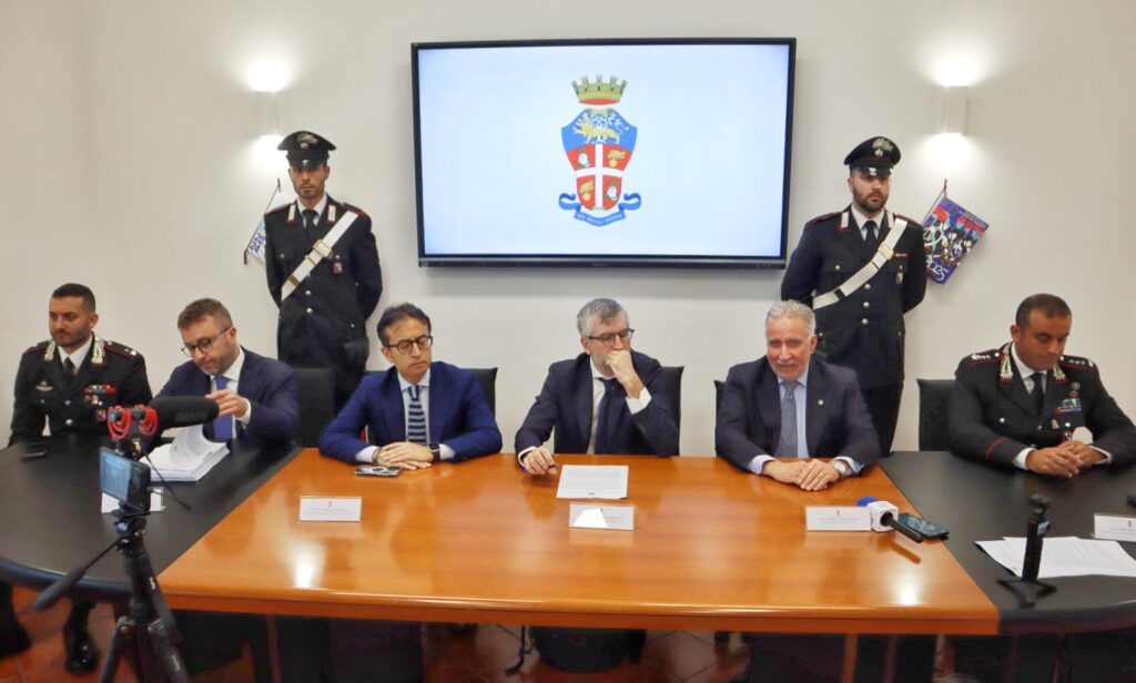 arresti carabinieri blitz cosca labate